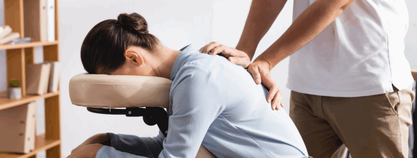 "massage amma assis en entreprise" "praticien réalisant un massage amma assis en entreprise" "pause détente massage amma assis en entreprise"