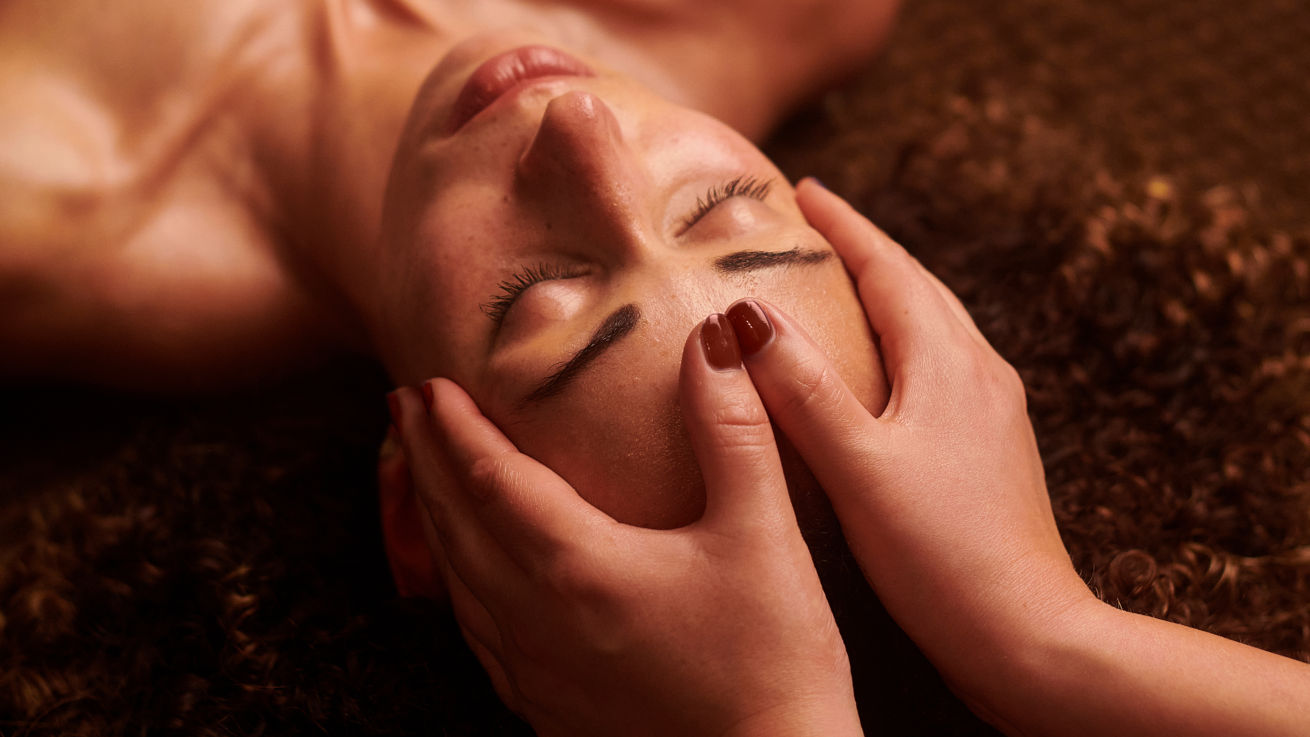 Massage du visage et du crâne